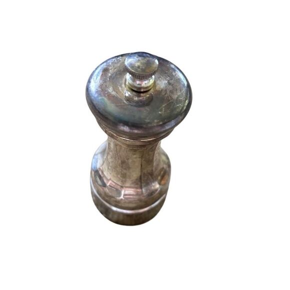 Silver Plated Pepper Grinder Made In Hong Kong - Picture 5 of 6